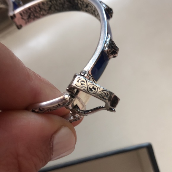 GUCCI sterling silver with blue enamel and feline faces. Buckle bangle bracelet. - Picture 12 of 16